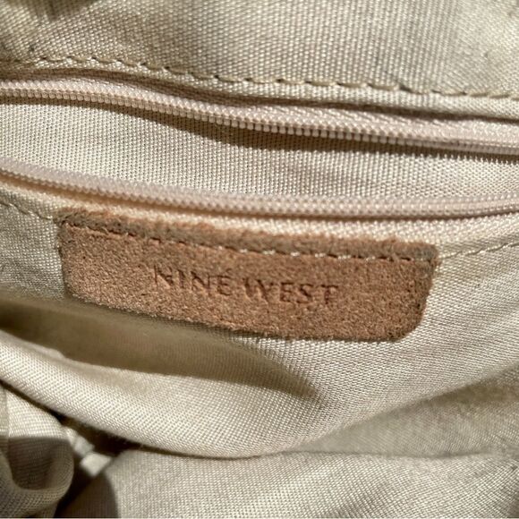 Vintage Nine West BoHo tan leather 5 x 9.5 purse, tassels on both sides. Zipper - Picture 9 of 12